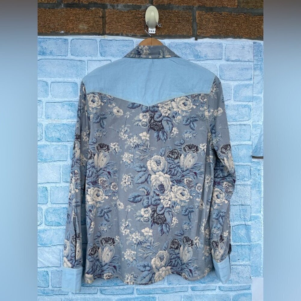 LOVE THE LABEL ANTHROPOLOGIE FLORAL CHAMBRAY BUTTONDOWN TOP LARGE - Picture 10 of 16